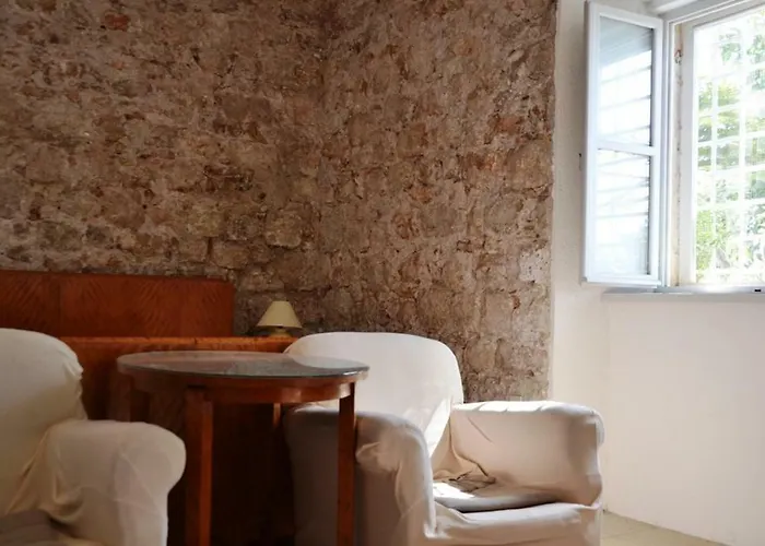 Stone House Apartment