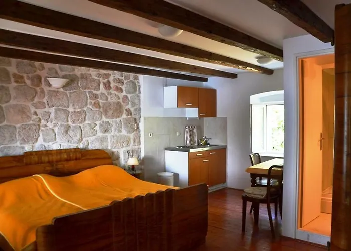 Stone House Apartment