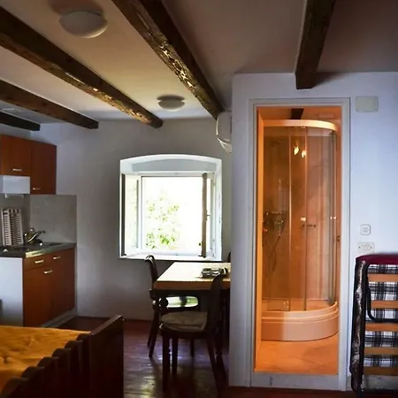 Stone House Apartment